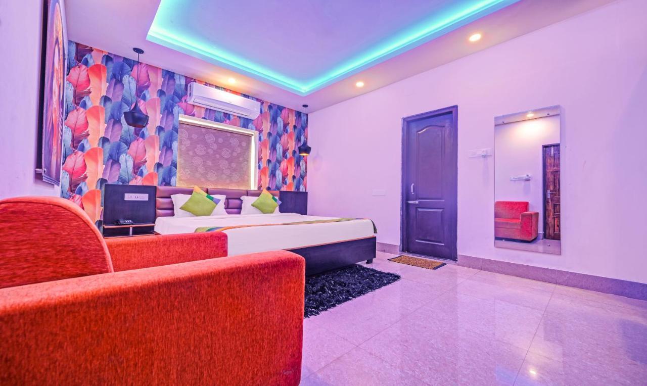 Treebo The Bollywood Hotel Bhubaneswar Exterior photo