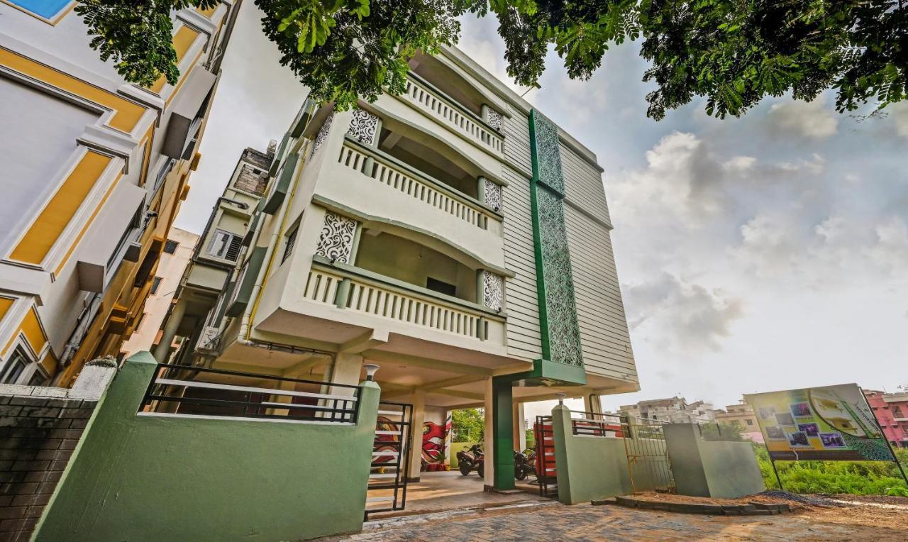 Treebo The Bollywood Hotel Bhubaneswar Exterior photo