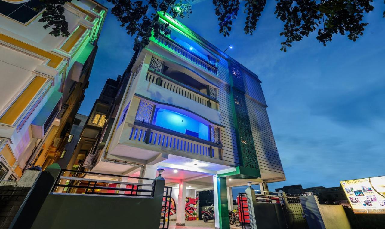 Treebo The Bollywood Hotel Bhubaneswar Exterior photo